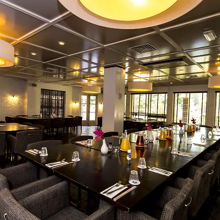 ホテル Fletcher Restaurant Victoria-hoenderloo ホンデルロー
